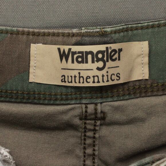 Wrangler Cargo Shorts Mens 36 Green Camo Cotton - Picture 2 of 8